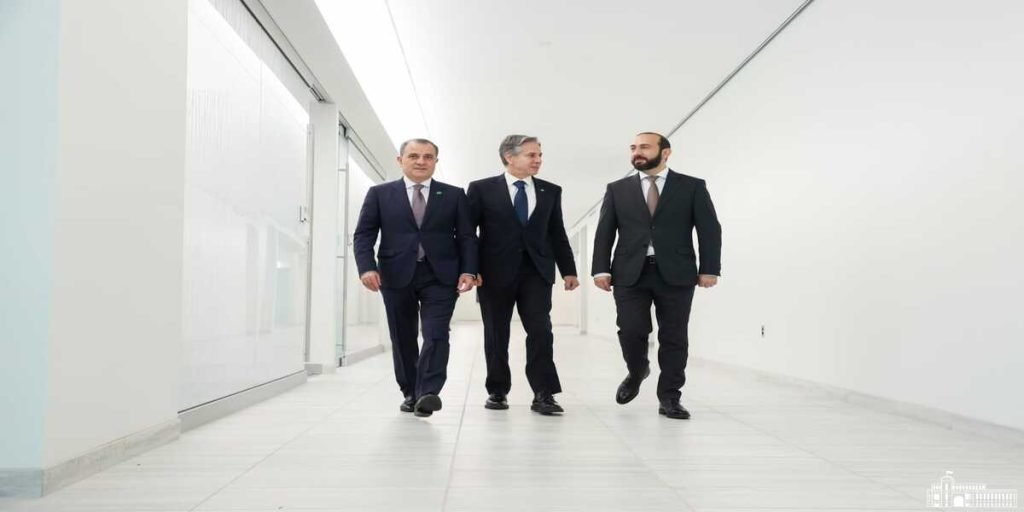 Armenian Foreign Minister Ararat Mirzoyan (right), US Secretary of State Antony Blinken (center) and Azerbaijani Foreign Minister Jeyhun Bayramov (left) held meeting on Azerbaijan-Armenia peace talks.