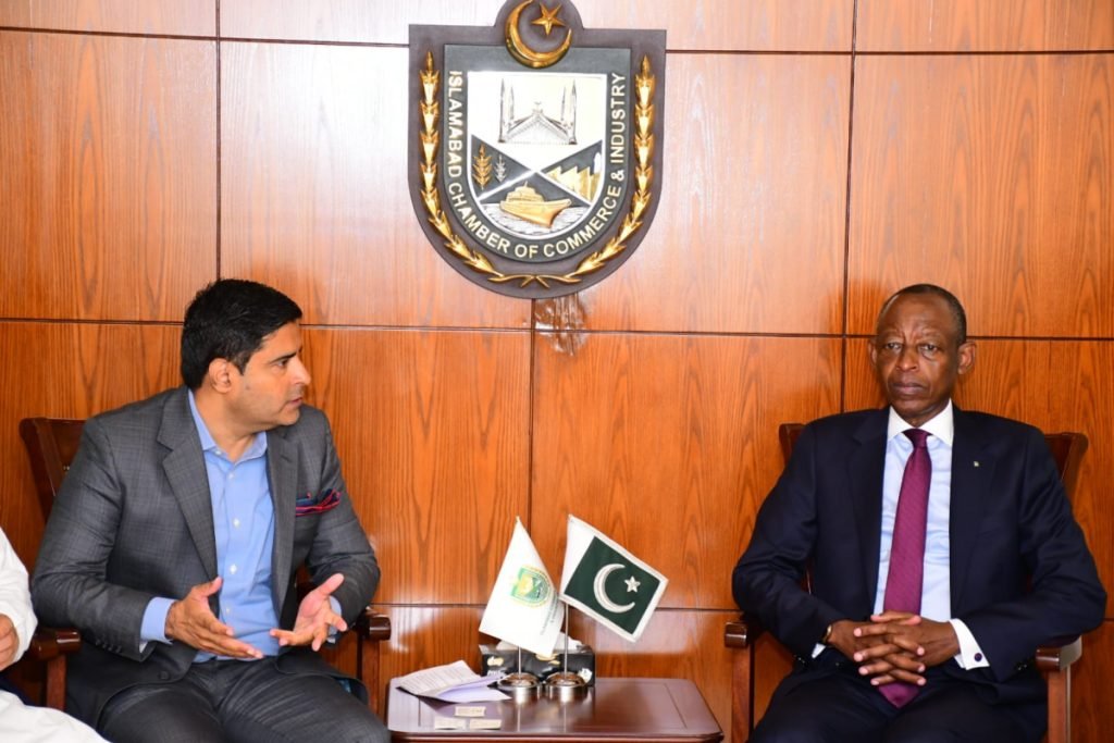 Rwanda's High Commissioner (R) and President of ICCI (L)