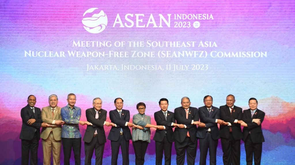 ASEAN Sec General Dr. Kao KIm Hourn brief SEANWFZ commission in Jakarta