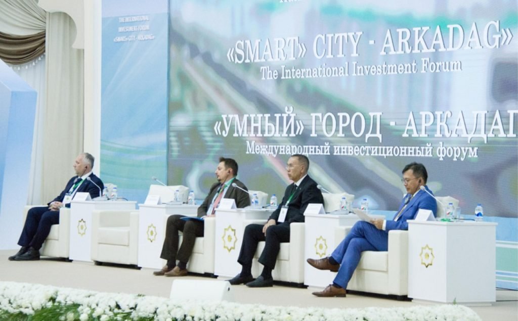 Delegates discussing investment opportunities and sustainable development at the International Investment Forum in Turkmenistan.