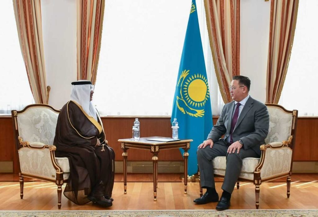 Foreign Minister of Kazakhstan (R) with the Ambassador of Saudi Arabia (L)