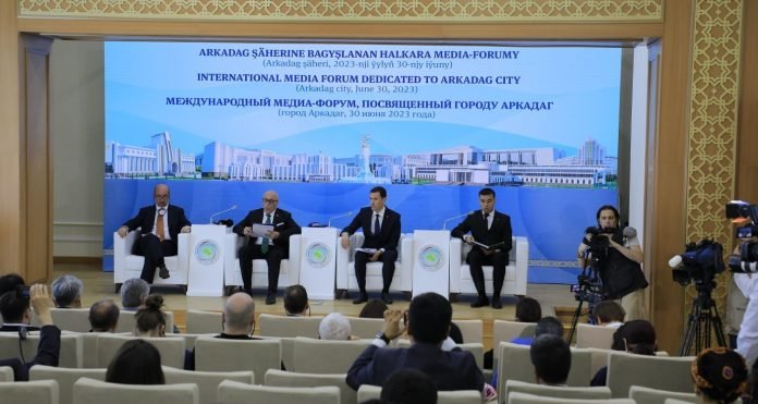 International media forum in Arkadag showcases Turkmenistan's smart city, promoting sustainable development and innovation.