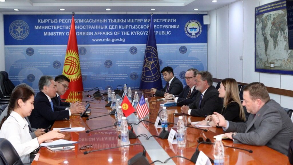 Kyrgyz Foreign Minister meets US Senator