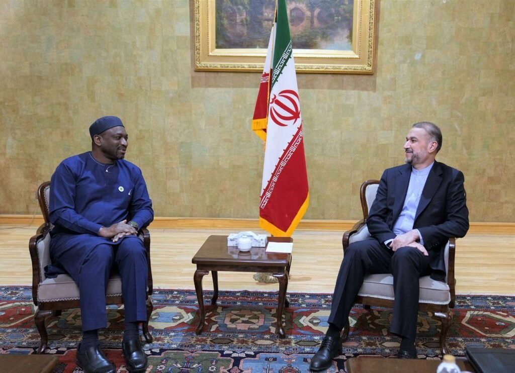 Iranian Minister of Foreign Affairs meets OIC Secretary General