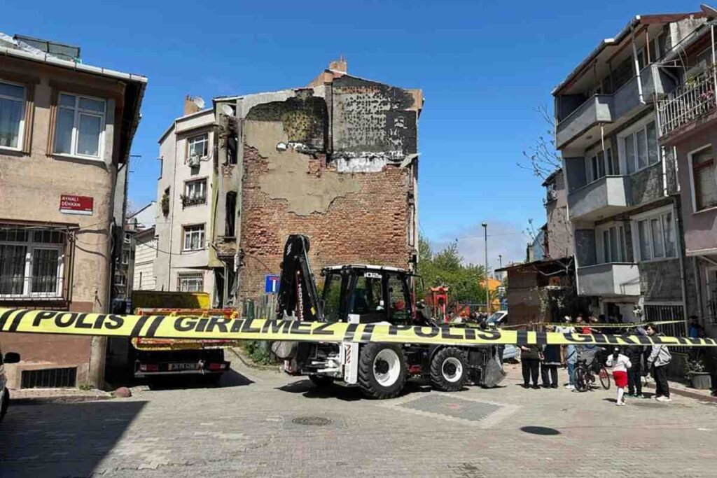 151 people Injured as 6.2 Magnitude Earthquake Hits Istanbul