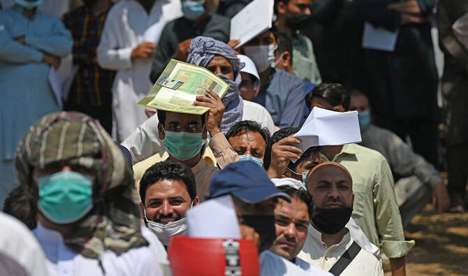 Pakistan Blocks Thousands of Passports in Crackdown on Overseas Begging