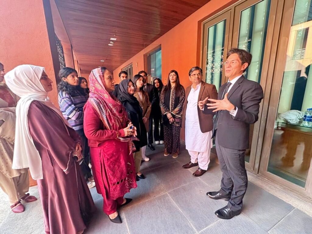 IYDS Participants Awarded Certificates By the Thai Ambassador 2 IYDS Participants Awarded Certificates By the Thai Ambassador