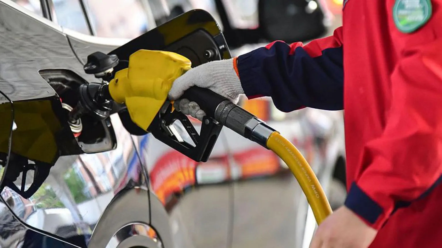 Oil Prices Plunge After US and Iran Agree to a 2-Week Ceasefire