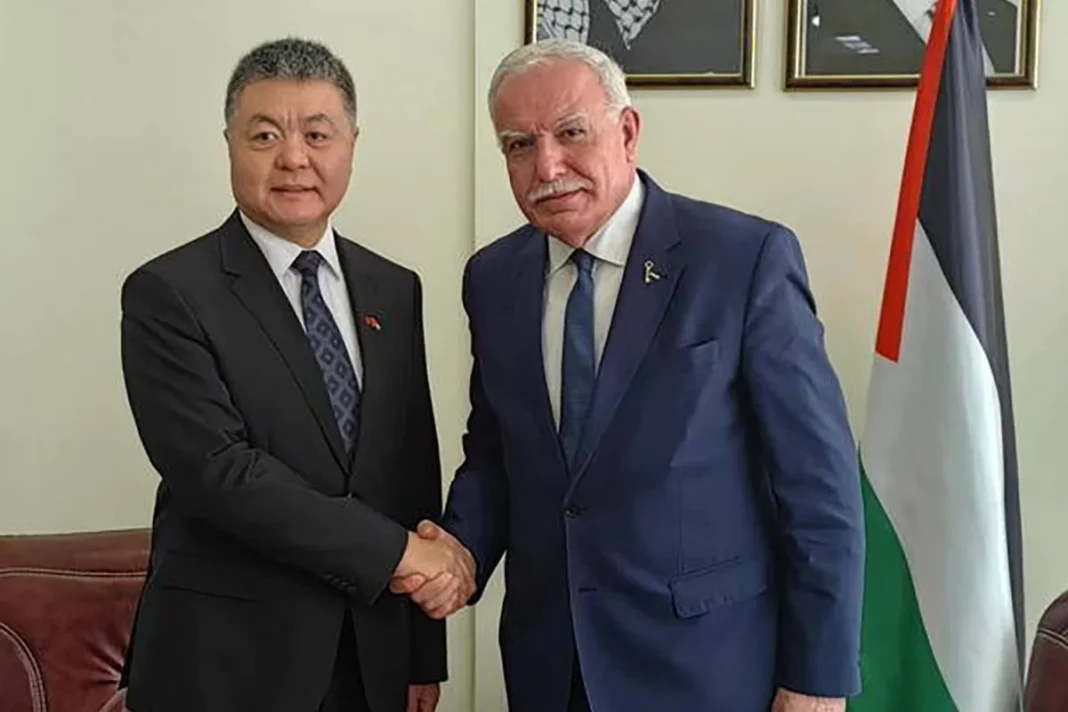 Chinese foreign ministry envoy Wang Kejian meets the Palestinian Authority’s foreign minister, Riyad al-Maliki, in Ramallah in the West Bank on Wednesday.