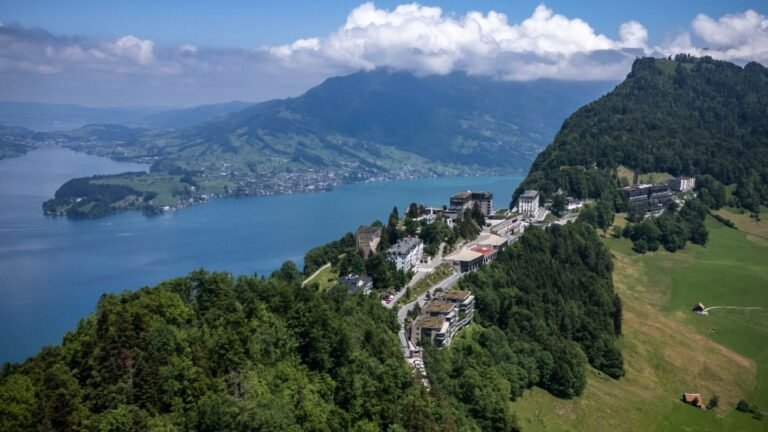 Lakeside Resort Hosting US-Iran Signing Is Steeped in Diplomacy and Glamor