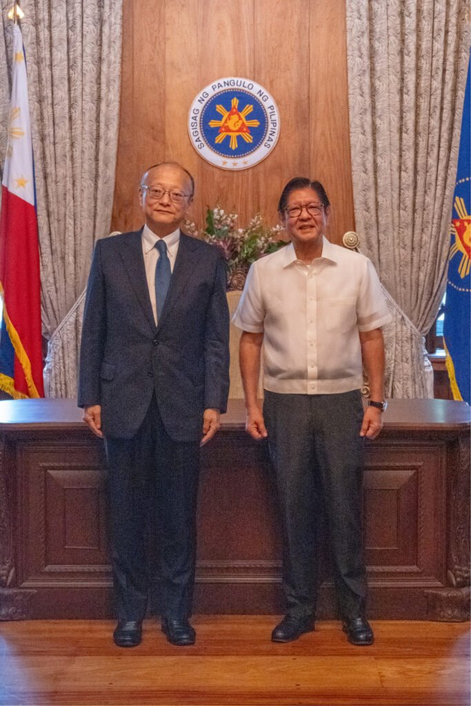 ADB President Offers the Philippines $1.75B in Crisis Support