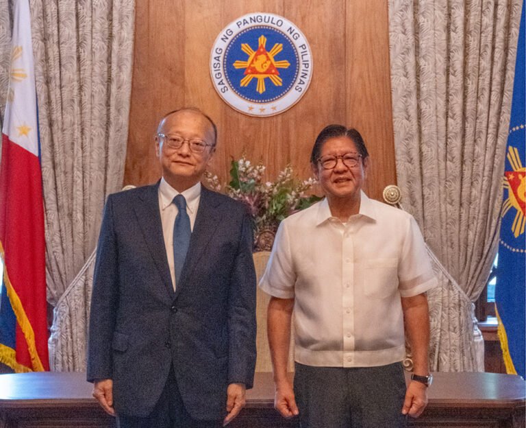 ADB President Offers the Philippines $1.75B in Crisis Support