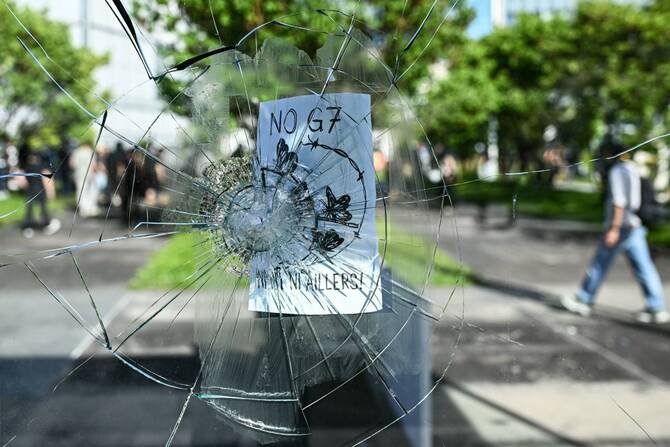 Anti-G7 Protests in Geneva Turn Violent as Protestors and Police Clash