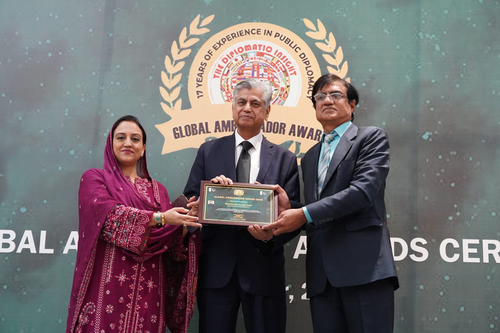 Renowned Calligrapher Azeem Iqbal Honored with Acclaimed Global Ambassador Award Renowned Calligrapher Azeem Iqbal Honored with Acclaimed Global Ambassador Award