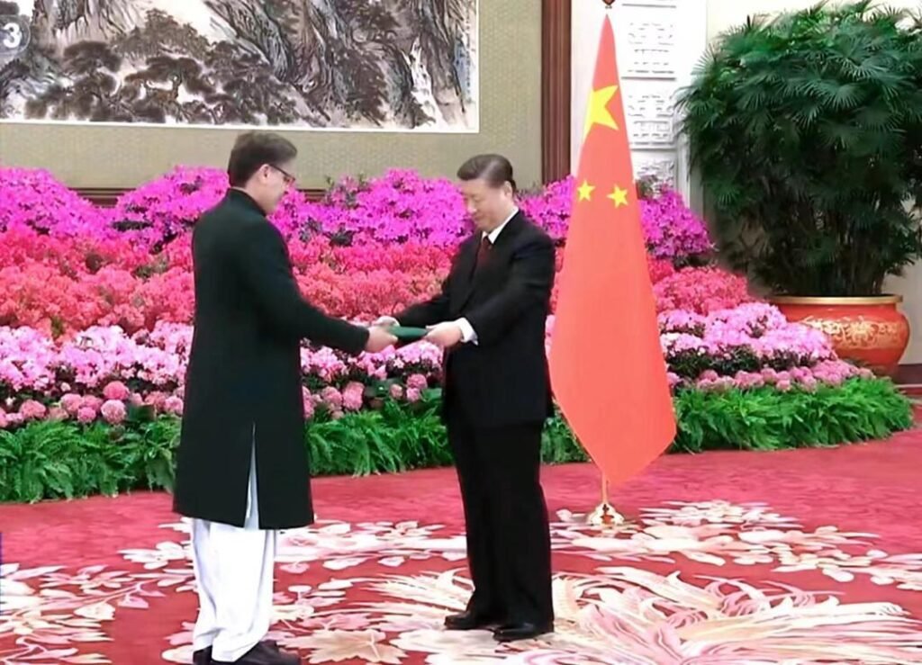 Ambassador Khalil Hashmi presents credentials to President Xi