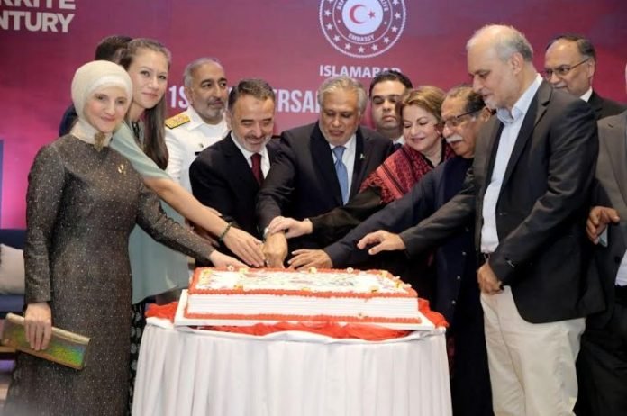 DPM cutting Cake on Turkey's National day