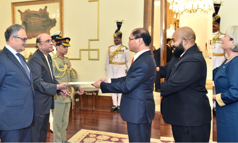 Envoys of Vietnam, Ireland, Maldives Present Credentials to President