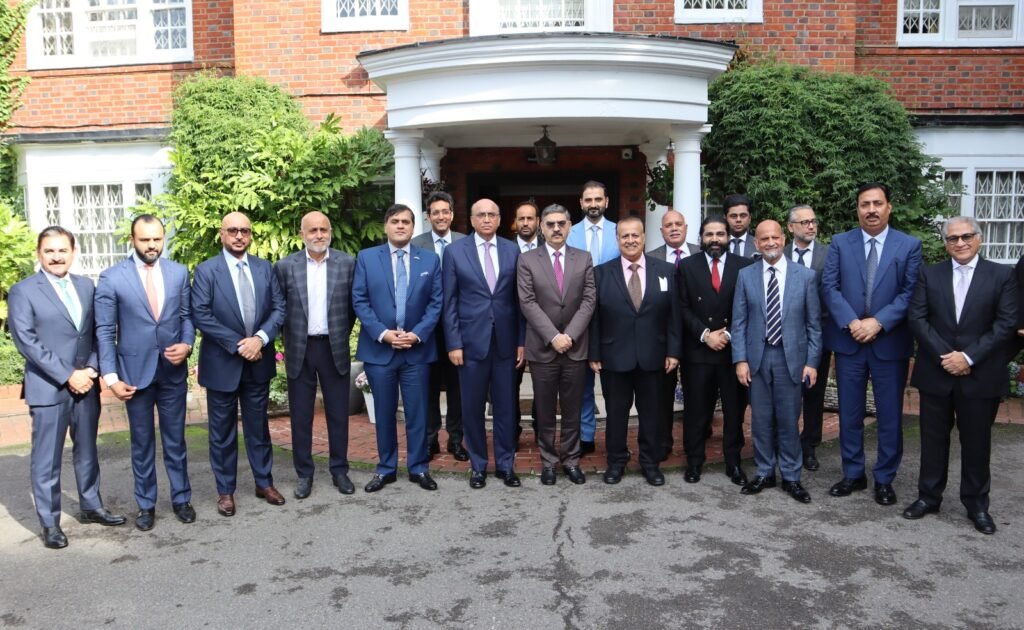 Pakistan’s Prime Minister meets British-Pakistani investors in London