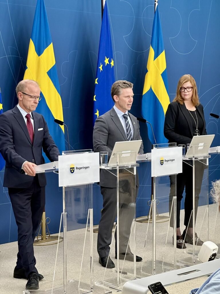 Sweden's Defence Minister, Pal Johnson announced assistance fund for Ukraine.