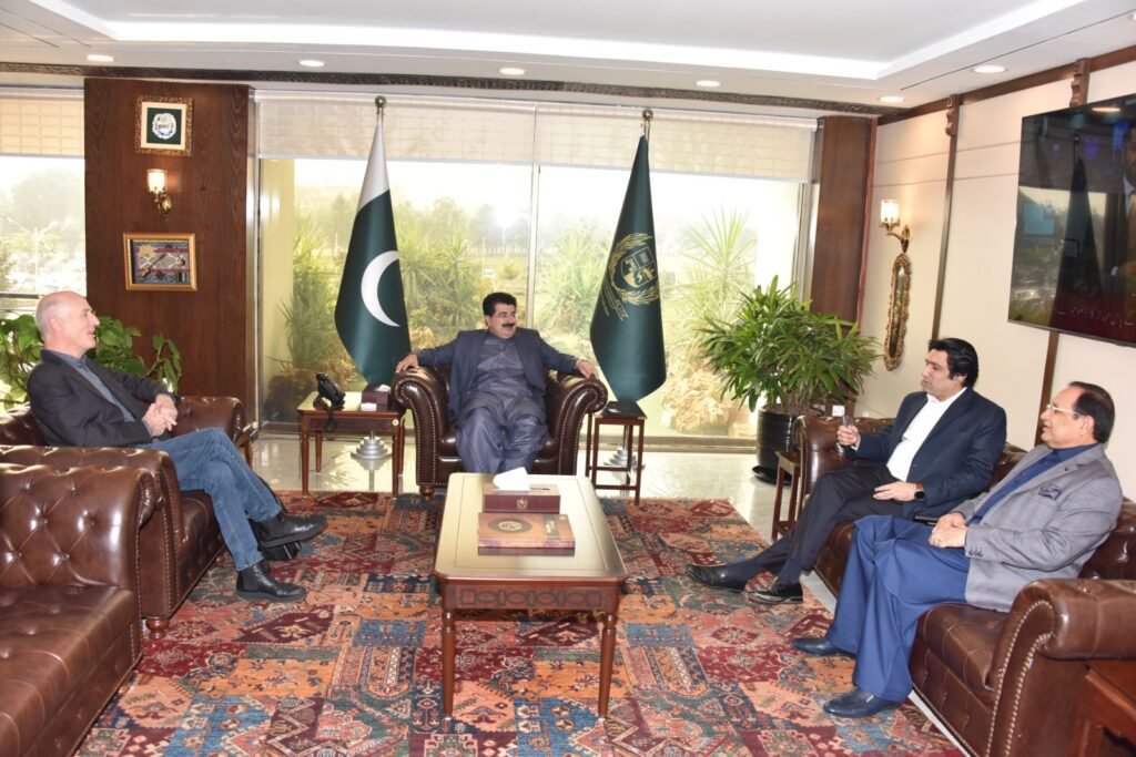 Chairman of APNIC calls on Pakistan Chairman Senate Sanjrani