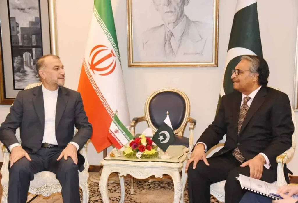 Pakistan Iran to strengthen bilateral cooperation