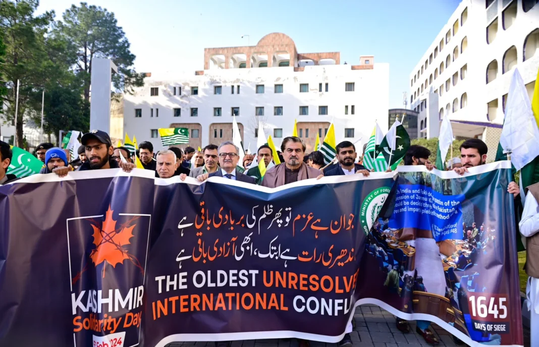 Pakistan advocates Kashmir cause on Kashmir Solidarity Day