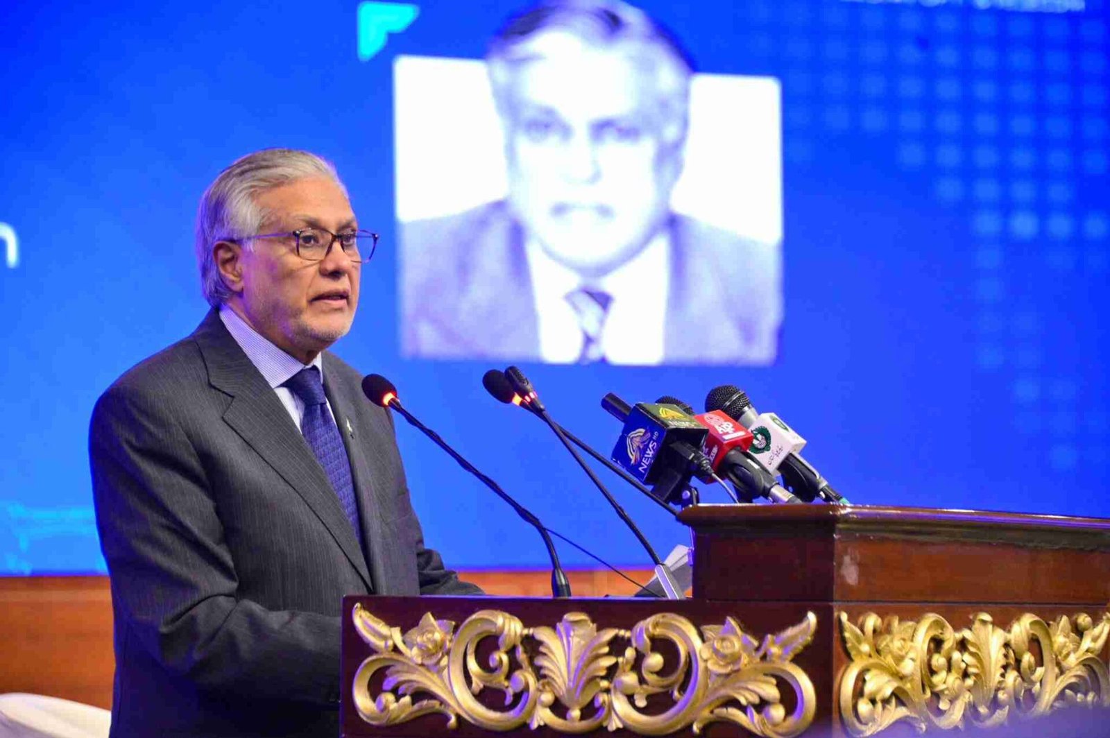 Ishaq Dar Unveils Pakistan’s Digital Vision at DFDI Forum