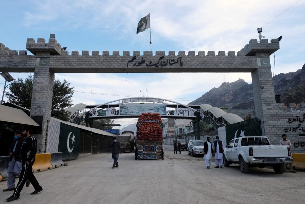 Pakistan responds firmly to Afghan border closure allegations