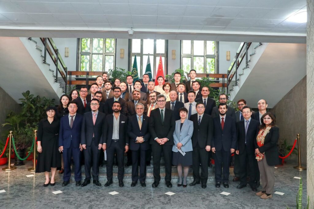 Deputy Prime Minister Dar Invites Chinese investors to Pakistan