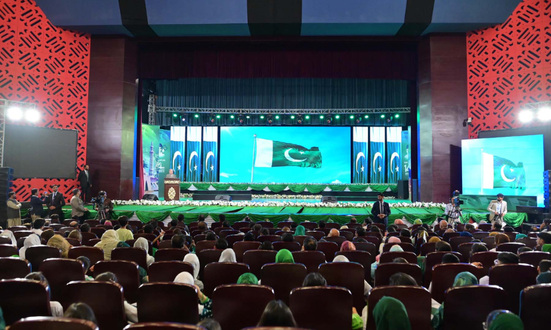 PM Urges Nation to Support Government in Making Pakistan Prosperous
