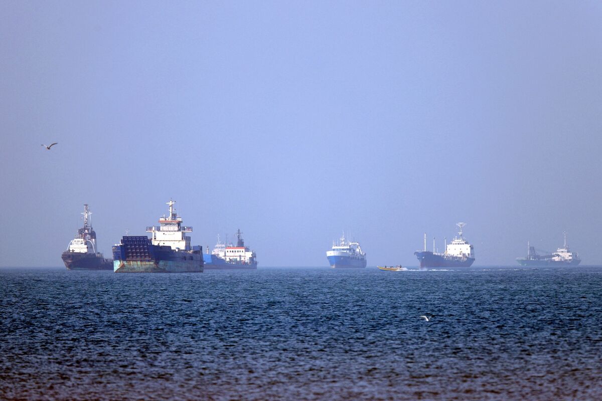 Hormuz Shipping Crisis Delays Qatar LNG Expansion to 2027 | Supply Chain Risk for E-Commerce Sellers