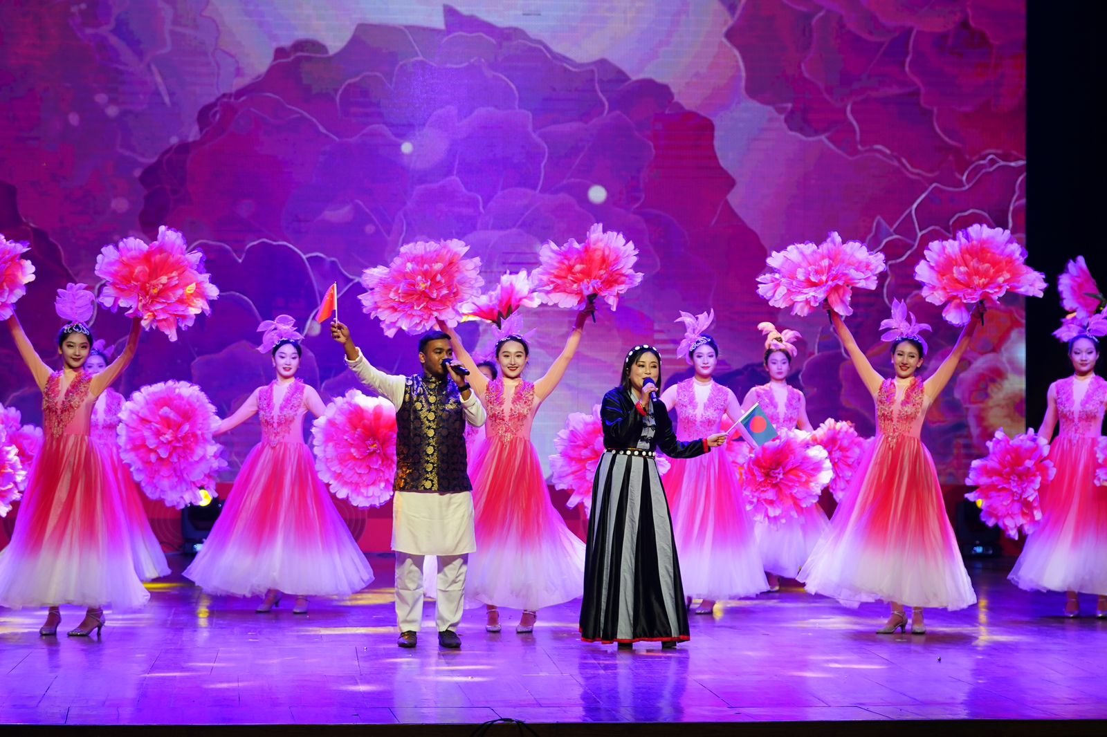 Cross-Border Spring Festival Evening Gala held in Bangladesh