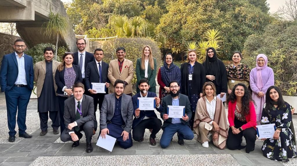 British High Commissioner distributed certificates to IYDS participants