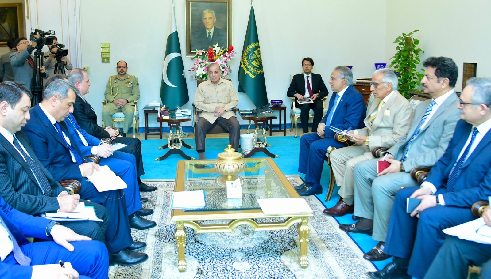 Foreign Minister of Azerbaijan calls on Prime Minister Shehbaz 1 Minister of Foreign Affairs of Azerbaijan paid a courtesy call on Prime Minister Muhammad Shehbaz Sharif at the