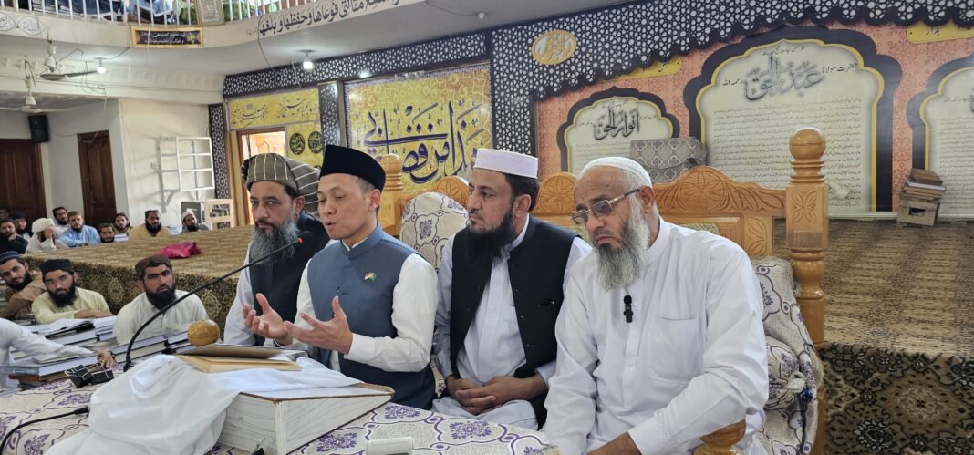 Indonesian Representatives visit Jamia Dar-ul-Uloom Haqqania