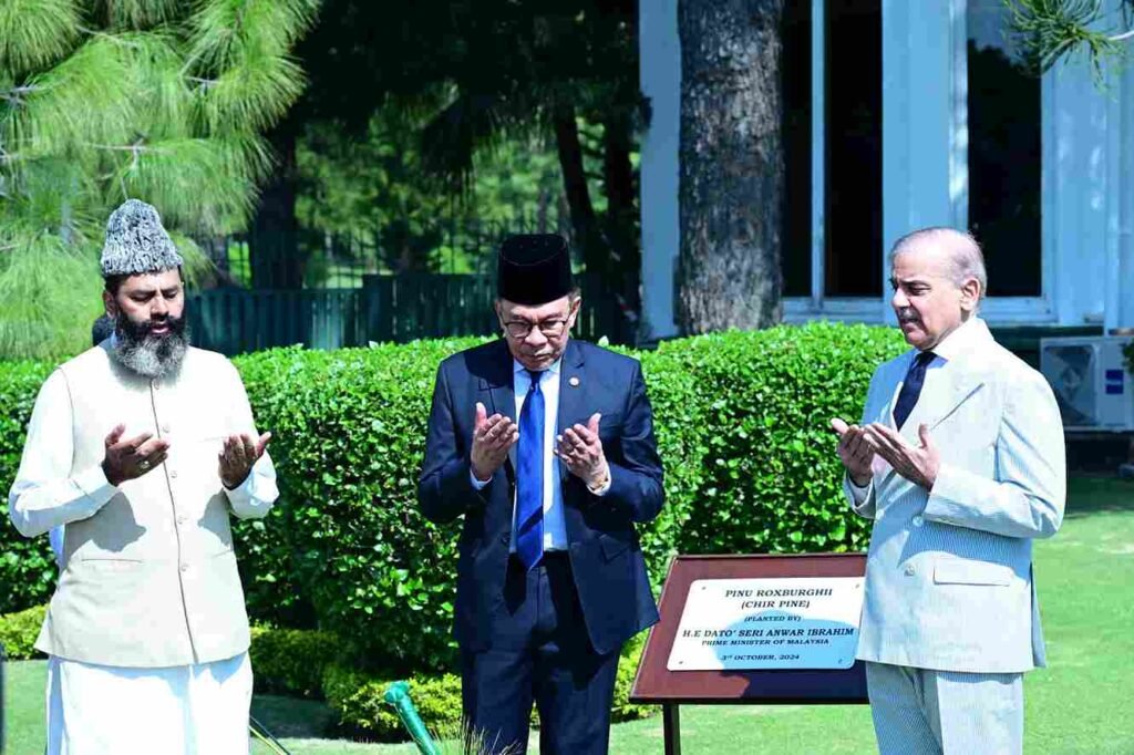 PMs of Pakistan & Malaysia Participate in Tree Plantation