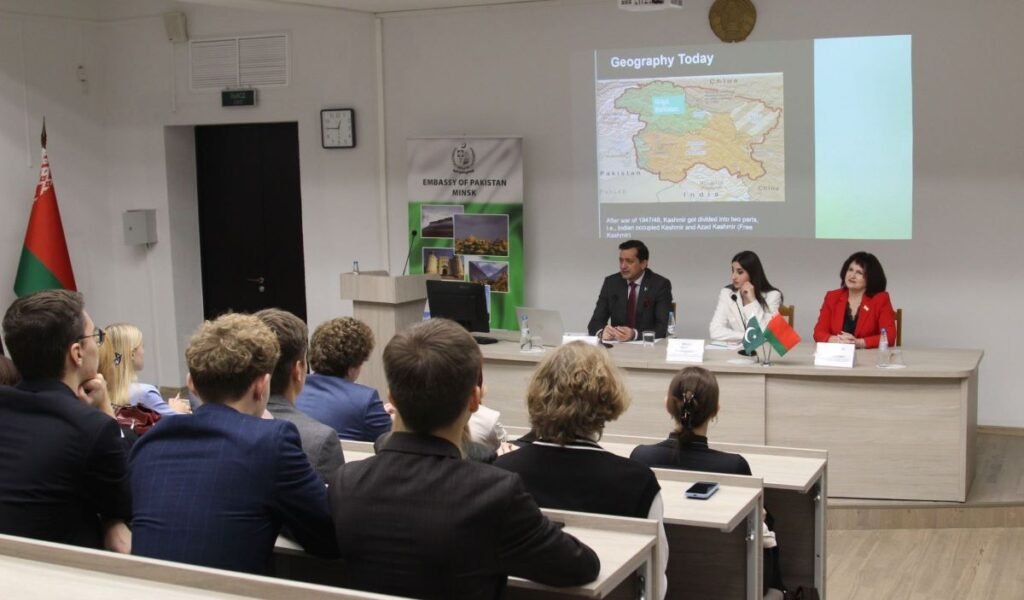 Pakistan Envoy Speaks on Foreign Policy at Belarus Academy