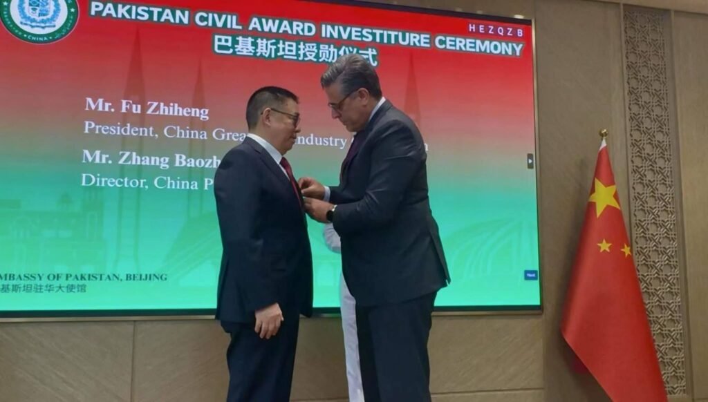 Pakistan Confers Civil Awards on Two Chinese Nationals
