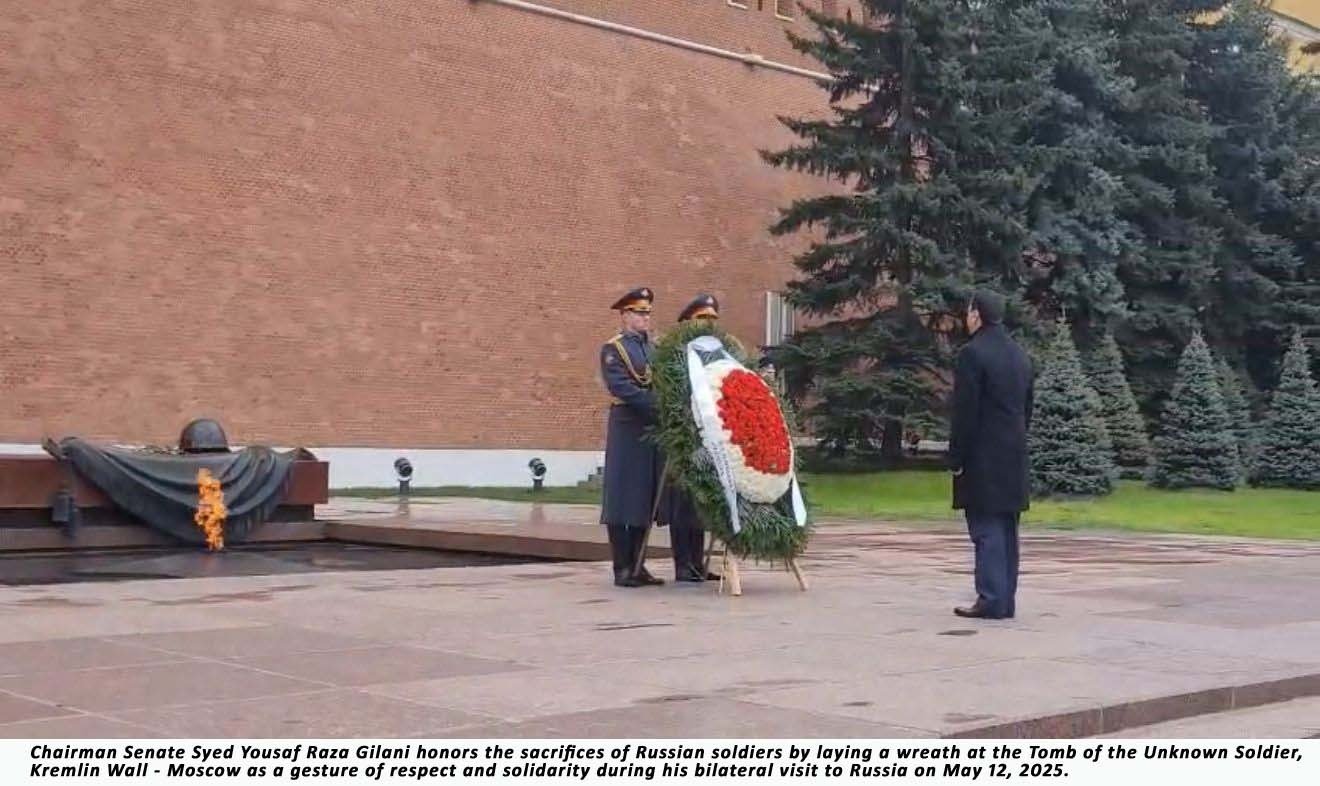 Chairman Senate Pays Tribute at Tomb of the Unknown Soldier in Moscow