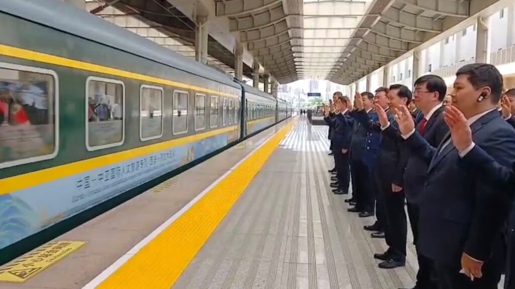 First Tourist Train Departs from Xi'an to Almaty
