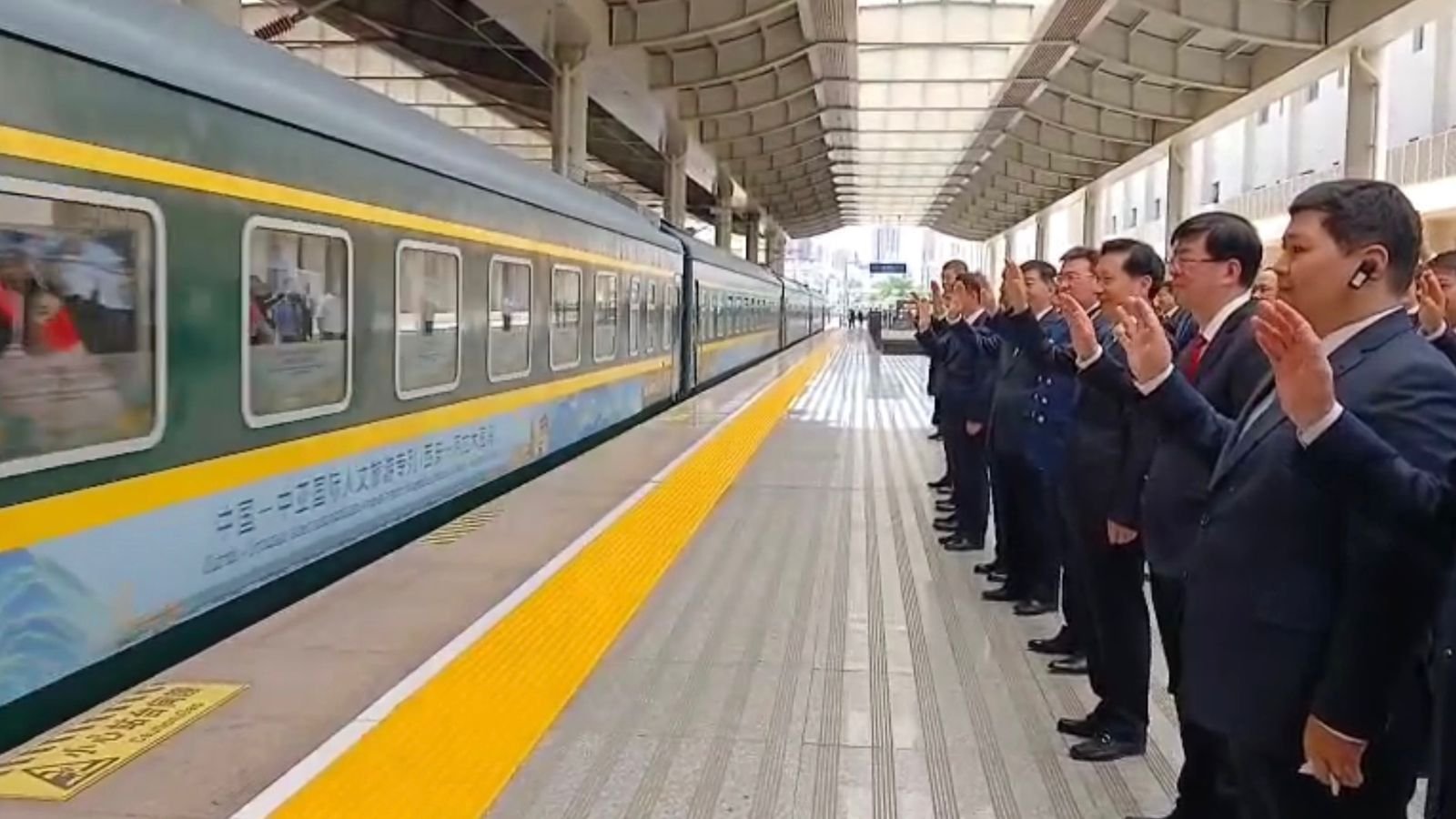 First Tourist Train Departs from Xi'an to Almaty