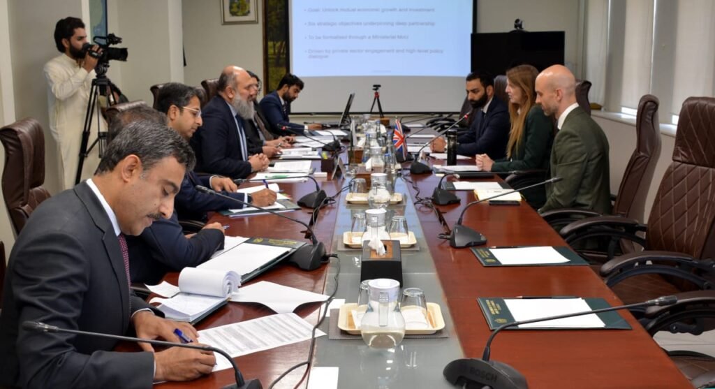 Pakistan-UK  to strengthen bilateral trade ties