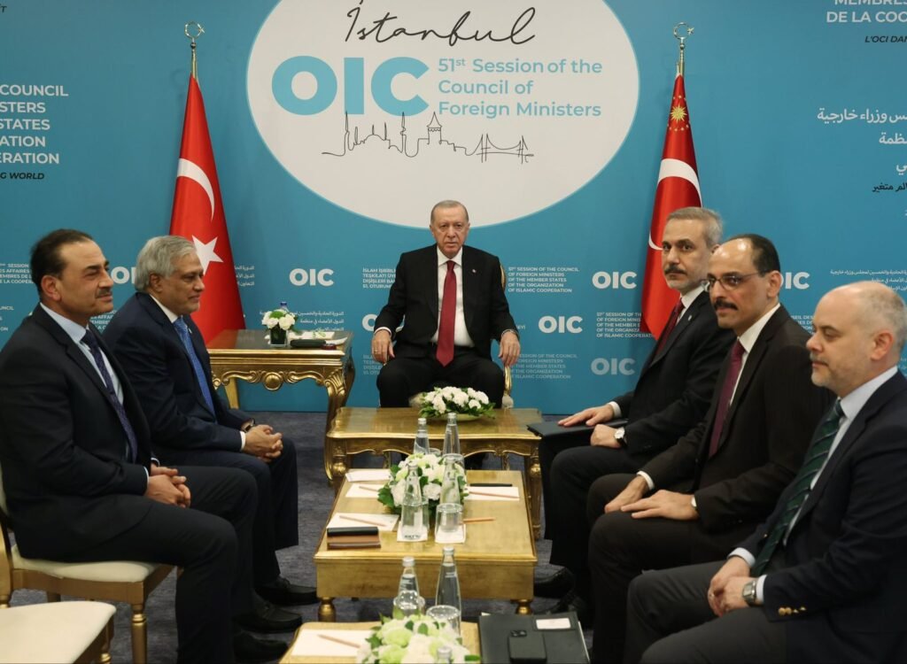 Asim Munir, Dar Meet Turkish President on the Sidelines of OIC CFM
