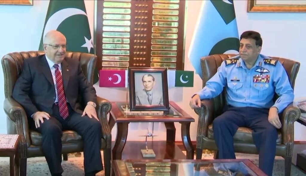 Turkiye Seeks Stronger Defense Industry Collaboration With Pakistan