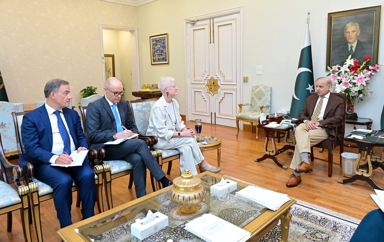 EU Ambassador Pays Farewell Call on Prime Minister Shehbaz