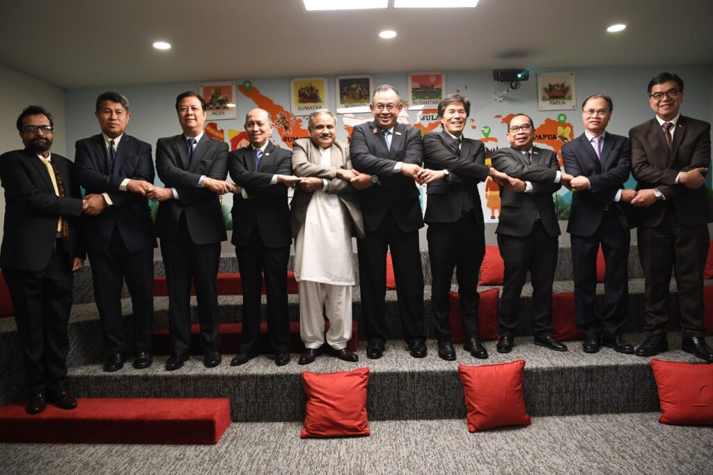 Ambassador Sukotjo Inaugurates Indonesian Corner at National Library