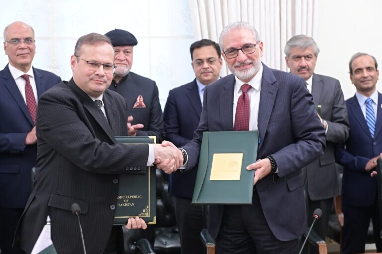 Pakistan, Islamic Development Bank Sign Three Agreements Worth $603m