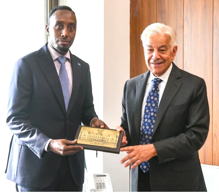 Somali Envoy Lauds Pakistan’s Support in Meeting with Defense Minister
