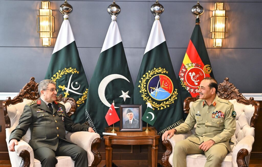 Turkiye, Pakistan Defense Chiefs Discuss Security Cooperation