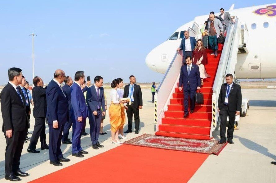 Pakistan's Senate Chairman Arrives in Cambodia on Official Visit